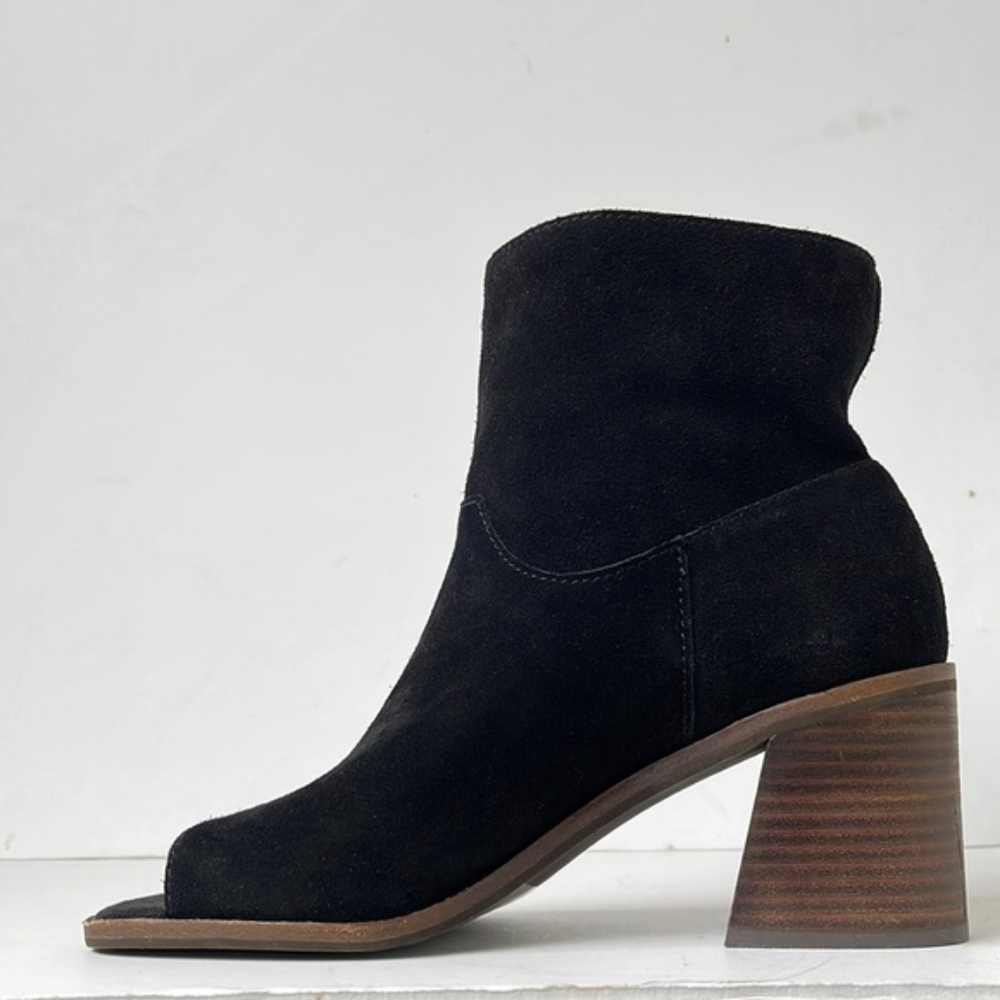 Lucky Brand black suede peep toe bootie NWT sz 10